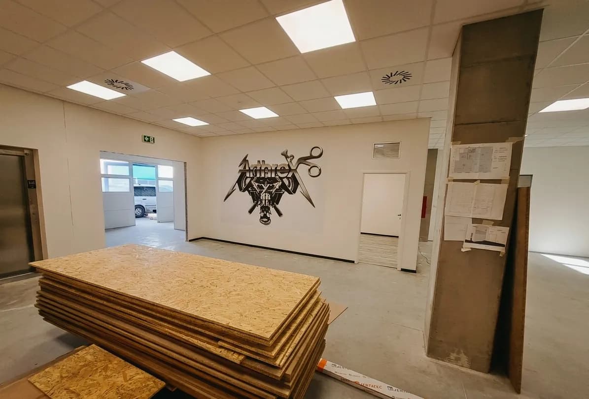 Rekonstrukce skladových a provozních prostor – Arthrex, Praha