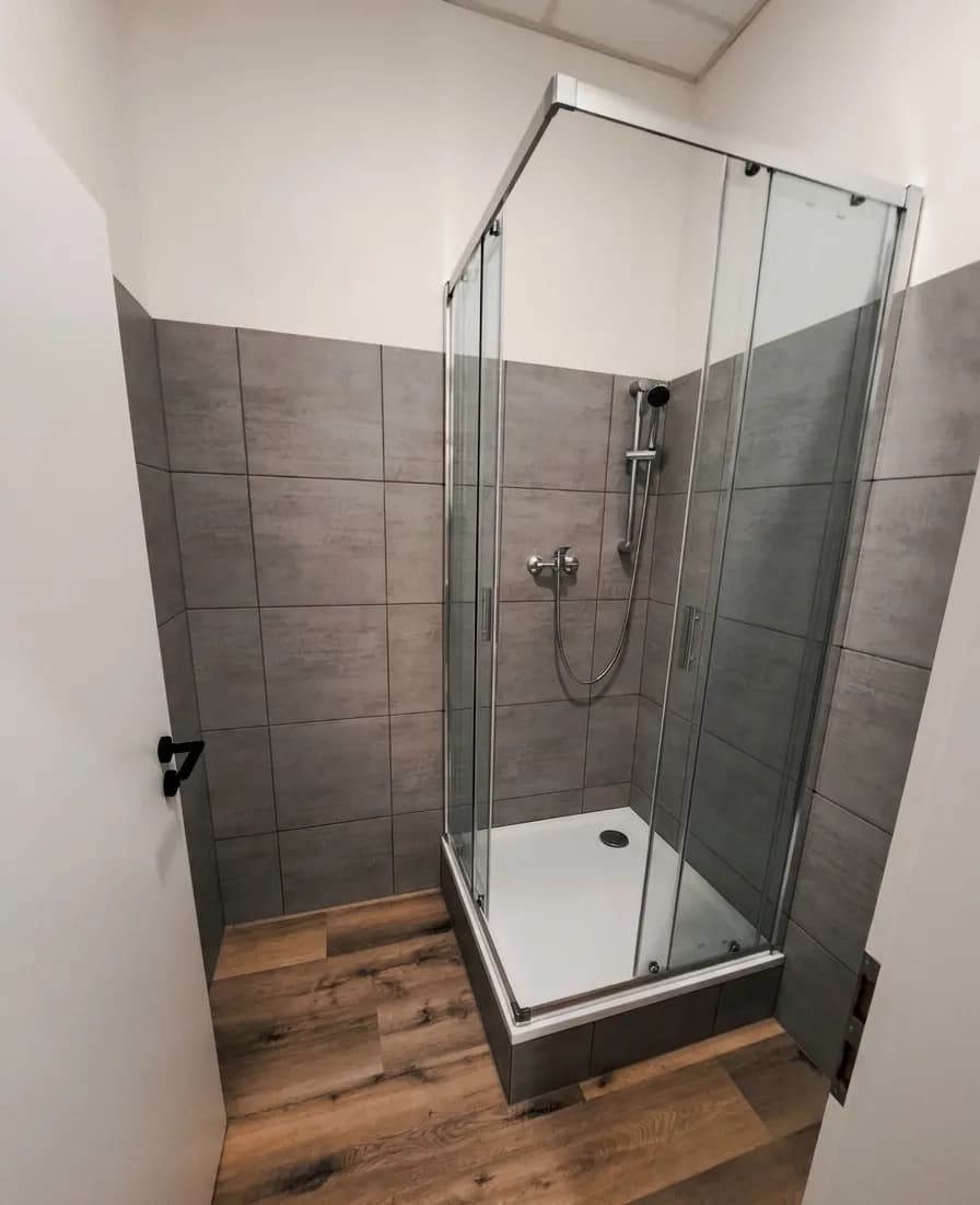Rekonstrukce skladových a provozních prostor – Arthrex, Praha